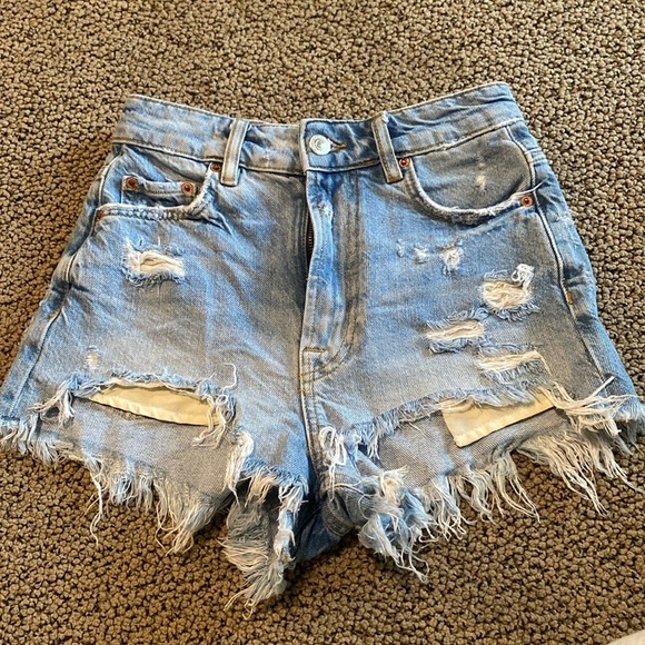 Zara Distressed High Waist Short Size 0 in Like New Condition - Picture 1 of 9